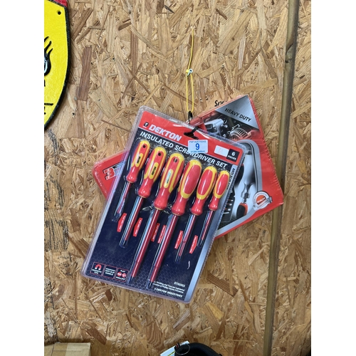 9 - X2 BOXES SCREWDRIVER SET AND CHISEL SET H61