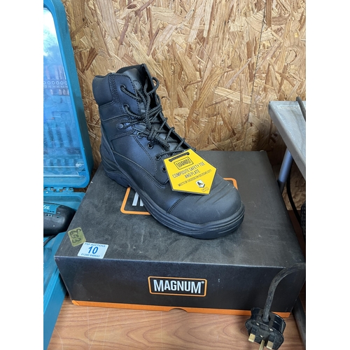 10 - Work boots size 10 NEW