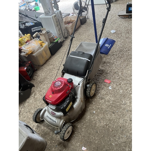 128 - Honda petrol mower HRG465C3 , working order no 38