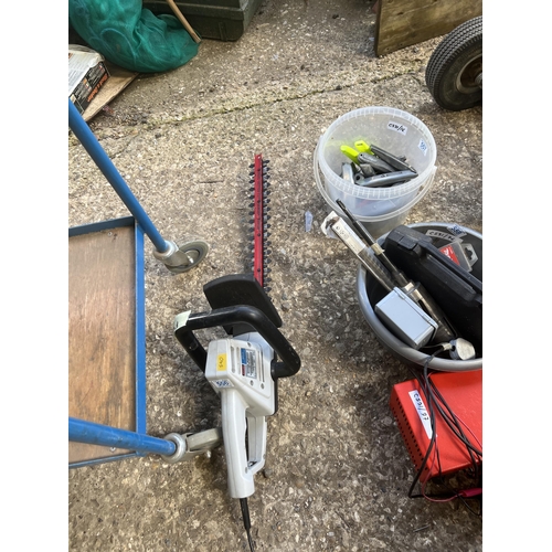 556 - Ryobi hedge cutter h45