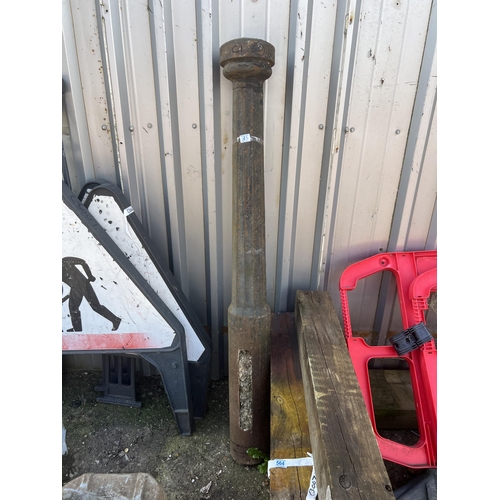 565 - cast iron bollard