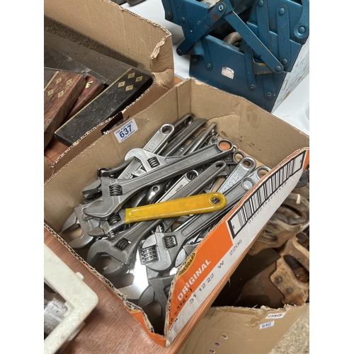 637 - tray adjustable spanners