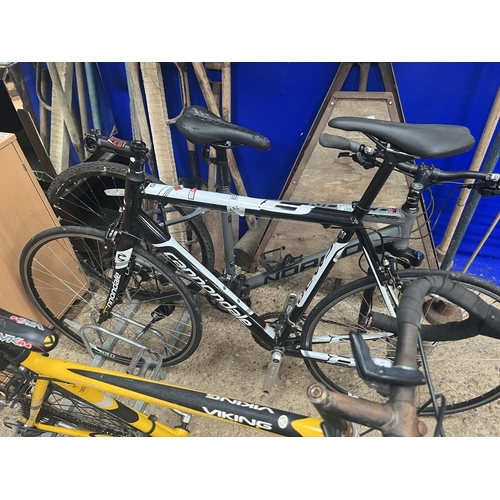 826 - Cannondale road bike , handle bars missing etc..