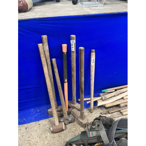 831 - Qty sledge hammers