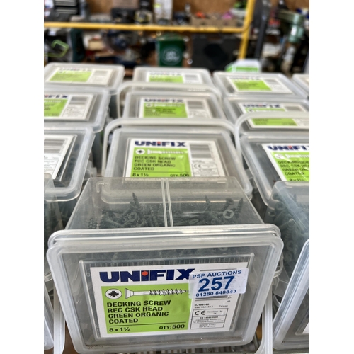 257 - x4 unifix screws