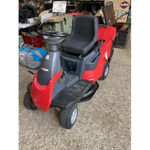 392 - Castel Garden XE866 garden tractor , start runs , engine mounting point cracked ,  needs service no ... 