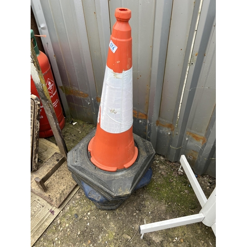 574 - 5 x traffic cones