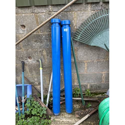 586 - 2 x blue barrier posts