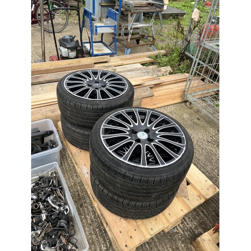 596 - set 4 Wolf race alloy wheels