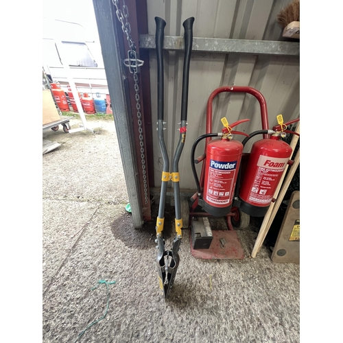 4 - heavy duty post hole spade used once