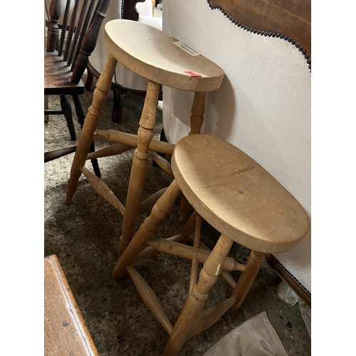 549 - 2 x stools...