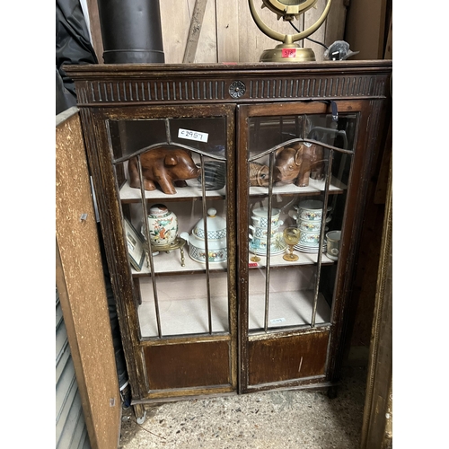 580 - vintage display cabinet...