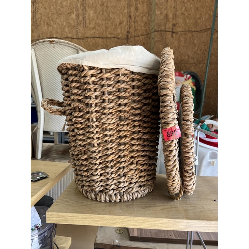 890 - linen basket