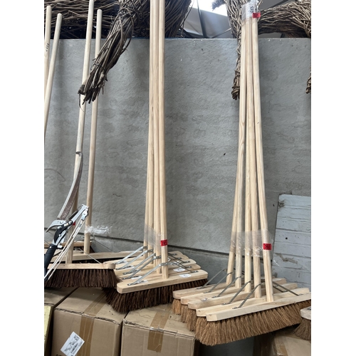 391 - 4 x new yard brooms