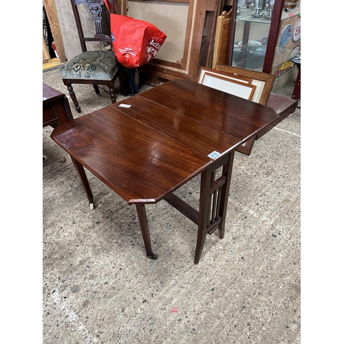 418 - small drop leaf table Sutherland