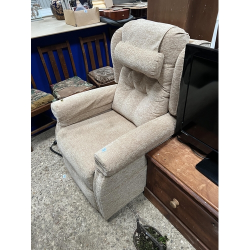 772 - electric recliner chair