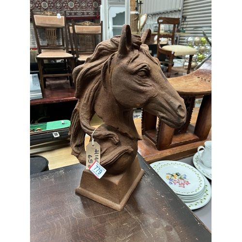 779 - cast iron horse head h149