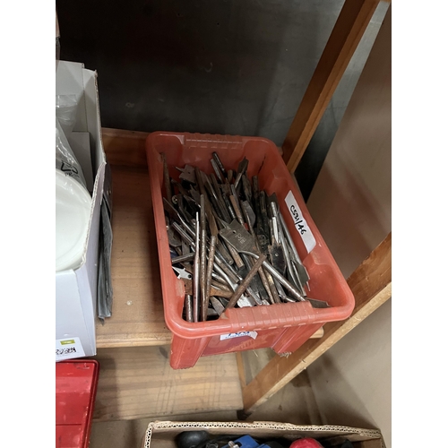 706 - tub large Qty wood drill bits