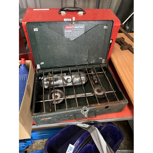 752 - Coleman camp stove