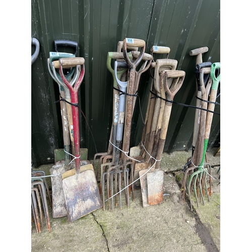 858 - Qty garden tools