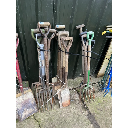 859 - Qty garden tools