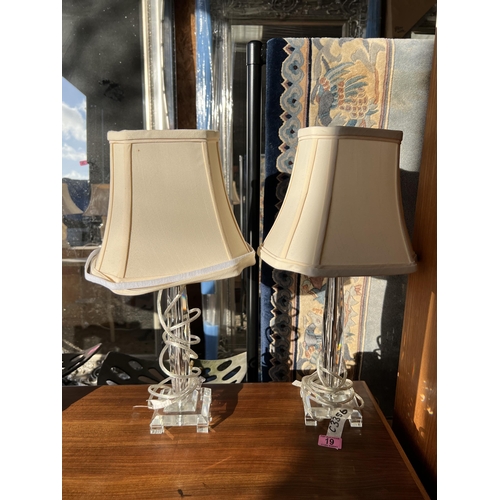 19 - pair table lamps