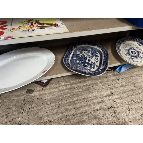 299 - 3 x large chargers serving plates