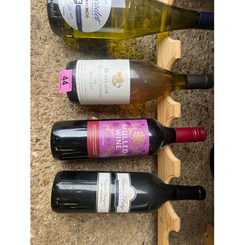 44 - 4 x bottles mixed wine