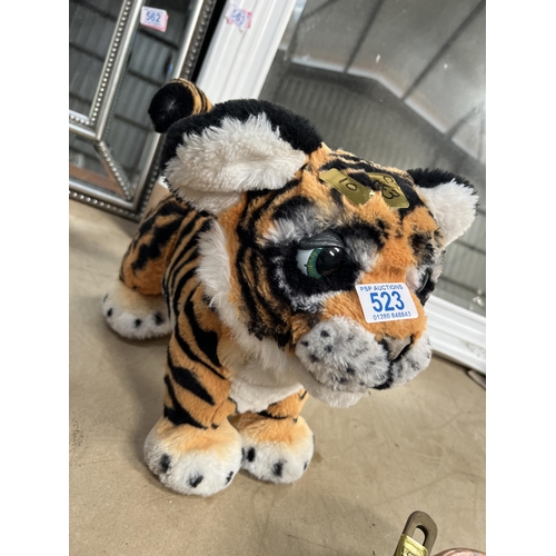 523 - battery operated animatronic tiger