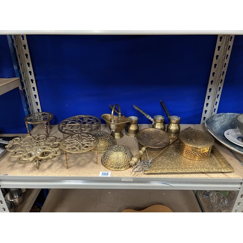 588 - shelf mixed brass items trivet stands etc..