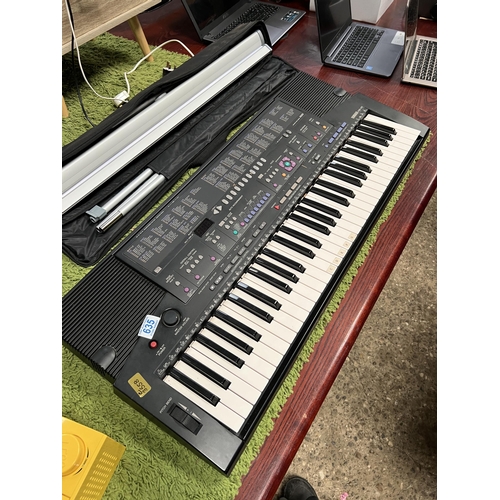 635 - YAMAHA PSR 410 midi keyboard