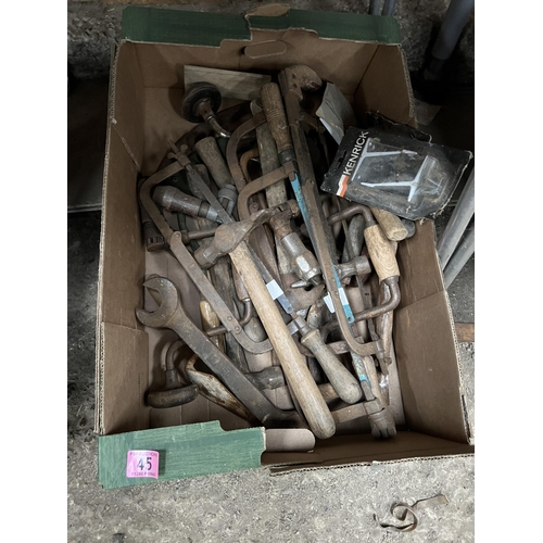 45 - tray mixed tools