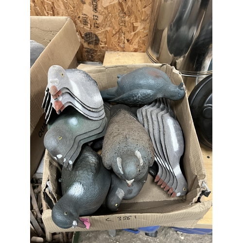 46 - tray pigeon `decoys
