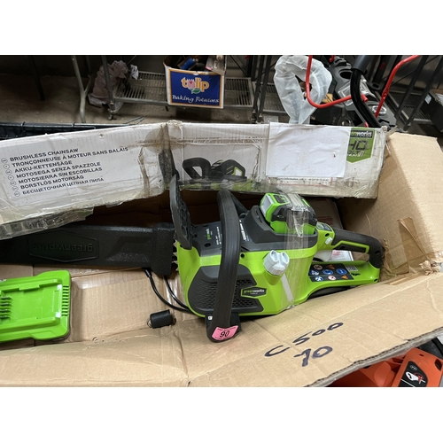 90 - Greenworks cordless chainsaw with batttery / charger