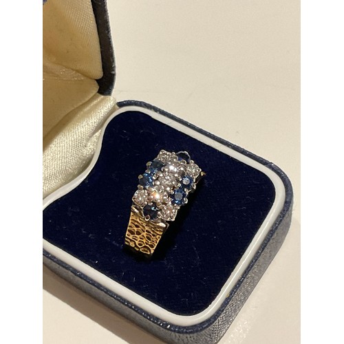 20 - Diamond & blue sapphire 18ct gold ring , stunning good size ring with diamond and deep,blue sapp... 