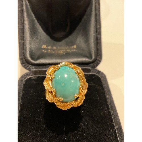 24 - 18ct gold & turquoise polished stone , with a leaf design mount around the large centre stone , ... 