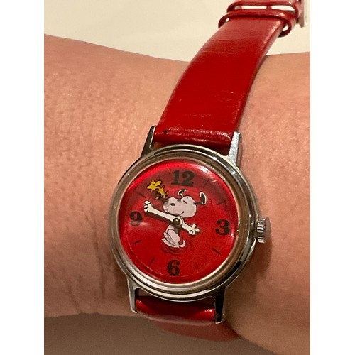 42 - vintage 1970’s SNOOPY mechanical watch , Red face with snoopy and sweeping hand with Woodstock, orig... 