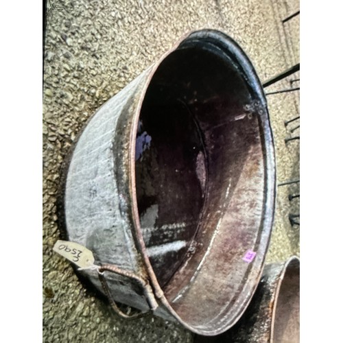 370 - galvanised oval tub