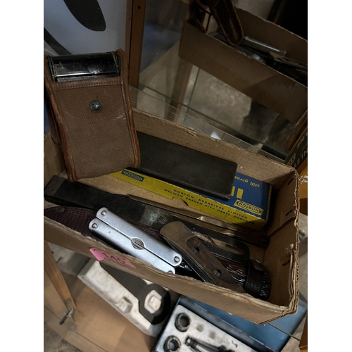 140 - box mixed Bowie knife , multi tool,, etc..