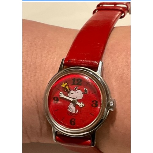 30 - vintage 1970’s SNOOPY mechanical watch , Red face with snoopy and sweeping hand with Woodstock, orig... 