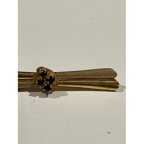 139 - 18ct gold bar brooch with 4 sapphire stones , stamped 18ct , 59mm long x 17.5mm , weight 3.1 grams