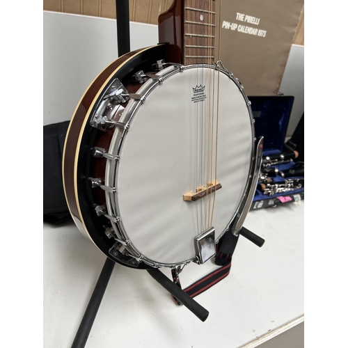 1 - 6 string Banjo GODMAN REMO with case...