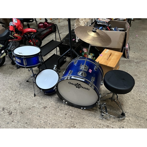 278 - child’s drum set