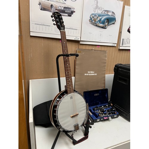 1 - 6 string Banjo GODMAN REMO with case...