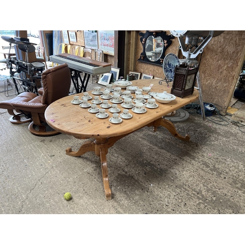 404 - Pine oval dinning table