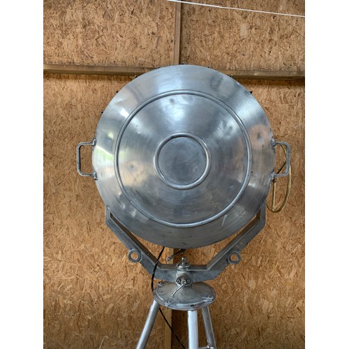 400 - large Suez Canal spot light