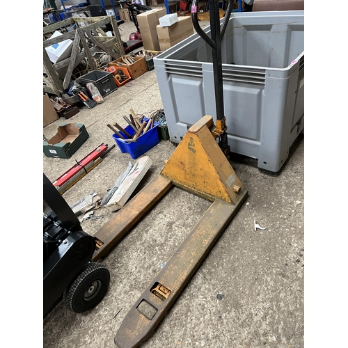 434 - Pallet truck