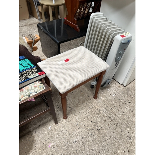 831 - dressing table stool