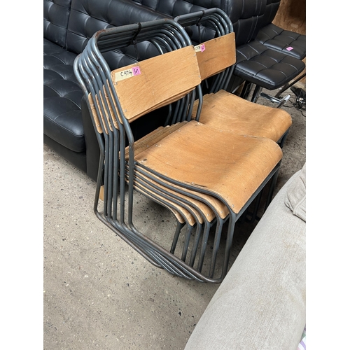 541 - 6 x vintage stacking chairs