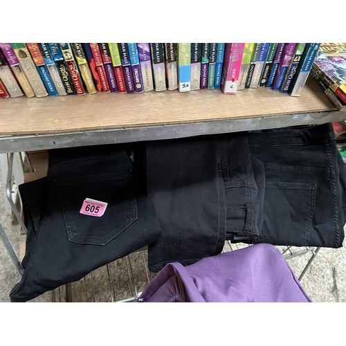 605 - Qty black ladies trousers